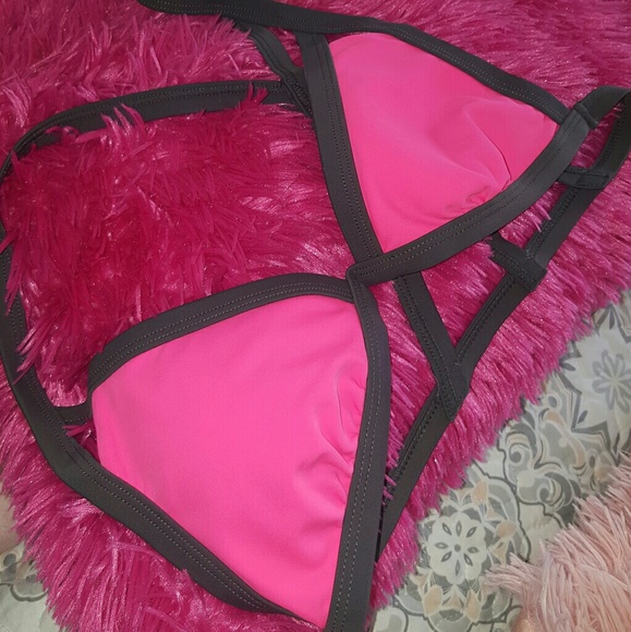 Hot pink 2 piece bikini 👙 - Picture 4 of 6